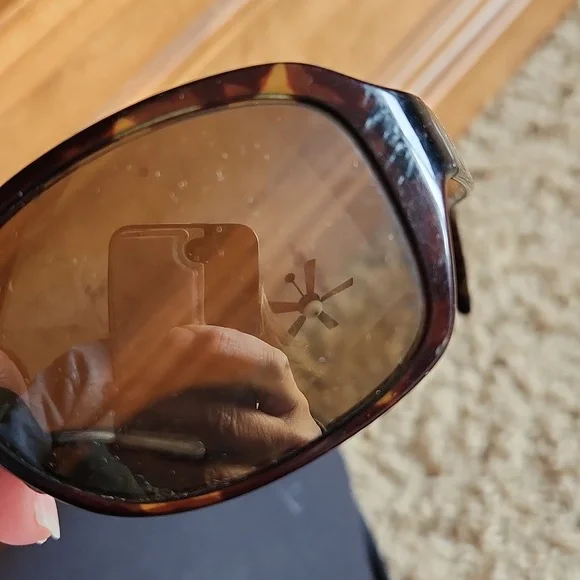 Maui Jim Tortoise Sunglasses with Blue Case - Picture 6 of 12